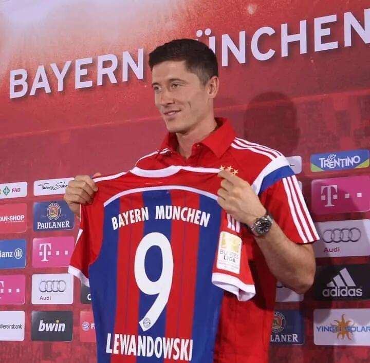 拜仁慕尼黑成名老将退役,球迷献花致敬传奇生涯(拜仁慕尼黑换帅) 拜仁慕尼黑成名老将退役,球迷献花致敬传奇生涯(拜仁慕尼黑换帅)